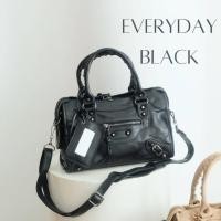 ราคา KEEP กระเป๋าสะพาย รุ่น Ghaso size L เป็นขนาดใหม่ใหญ่ขึ้นกว่าเดิม จุเพิ่มขึ้น และอะไหล่สีดำรมควันแบบใหม่ให้ความสวยเท่ขึ้นกว่าเดิม (16385788469)