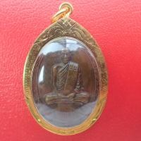 ราคา เหรียญหลวงพ่อรวย วัดตะโก อายุ 88ปี พ ศ 2552 เลี่ยมกรอบทอง (17694475303)