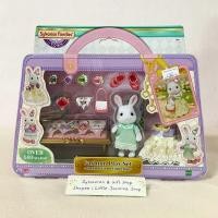 ราคา ตุ๊กตากระต่ายขาว ตู้เครื่องประดับ ซิลวาเนียน Fashion Play Set Jewels Gems White Rabbit Sylvanian Town บ้านตุ๊กตา (18978758796)