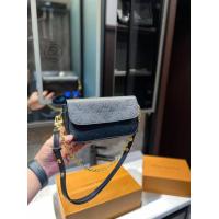 ราคา New กระเป๋าหลุยส์ กระเป๋าสะพาย มีทั้งสายโซ่ สายหนัง สวยมาก ขนาด 8 นิ้ว (20063792195)