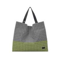 ราคา 100 Original BAO BAO กระเป๋าสามเหลี่ยมขนาดเล็กกระเป๋าทรงสี่เหลี่ยมมีหูหิ้วสะพายไหล่ใส่ BAOBAO (20517345410)