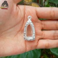 ราคา กรอบพระรอด กรอบพระเงินผสม ใส่พระรอดเล็ก กว้าง1 2 สูง2 4ซม ขนาดจอกระจก (19330614043)