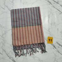 ราคา ผ้าพันคอทอมือ ผ้าพันคอผู้ชาย ผ้าพันคอฝ้ายทอมือ ผ้าพันคอลายสก๊อต งานครูสลาหน้าแคบ ขนาดผ้ากว้าง 20 ซม ยาว 200 ซม (17409532043)