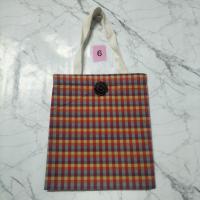 ราคา กระเป๋าผ้า กระเป๋าถือผ้าไทย กระเป๋าถือผ้าฝ้ายพิมพ์ลาย กระเป๋าถือผ้าขาวม้า สายผ้าดิบ ติดเทปตีนตุ๊กแก (17604608241)