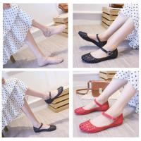 ราคา ? ? ? ? ? ? ? ? ? ? ? ? รองเท้าหุ้มส้นมีสายรัดส้น มี 4 สี ฉลุลาย 6 เหลี่ยม (9846726640)