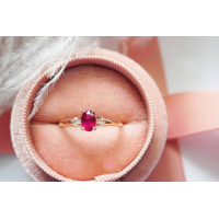ราคา Rosenmarry แหวนทับทิมแท้สีแดงเข้มเนื้อแก้ว ด้านข้างโทปาสขาว ตัวเรือนเงินแท้ แหวนพลอยแท้เสริมดวง RR072 (17175011758)