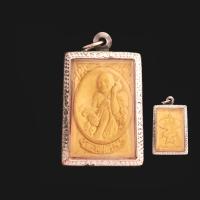 ราคา จี้พระ หลวงปู่สรวง หลัง ว่าวจุฬา รุ่น 1 ปี 43 วัดไพรพัฒนา ศรีสะเกษ เนื้อผงพุทธคุณ เลี่ยมกรอบสแตนเลสแท้ 100 (14509424794)