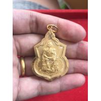 ราคา เหรียญกระบี่ยาวในหลวงนั่งบัลลังค์ ฉลองครองราชย์ 50 ปี กระทรวงมหาดไทยสร้าง ปี2539 เป็นเหรียญที่มีประสบการณ์ด้านแคล้วคลาด หุ้มทองไมครอน (16234338305)