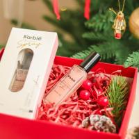 ราคา สเปย์หน้าฉ่ำ x Barbie สเปรย์บาร์บี้ สเปรย์ล็อคเมคอัพ ล็อกเครื่องสำอาง (21221668996)