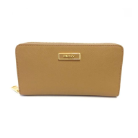 ราคา กระเป๋าสตางค์ DKNY แท้ พร้อมกล่อง กระเป๋าสตางค์ใบยาวซิปรอบ หนังฟอกแบบกันรอยขีดข่วน ใส่ธนบัตรได้ ไม่ต้องพับ DKNY Saffiano Leather Zip Around Wallet (6941202692)
