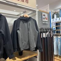 ราคา UNIQLO เสื้อฮู้ดเสื้อคาร์ดิแกนกีฬาผ้ายืดหยุ่นแห้งเร็วแบบมีซิปเสื้อแจ็คเก็ตเสื้อฮู้ดแขนยาวลำลองแขนยาวสำหรับผู้ชายและผู้หญิงสินค้าใหม่2023ของแท้ (20794297279)