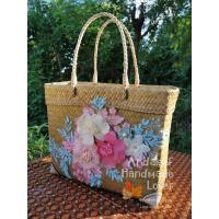 ราคา ทรงกล่องปิคนิค กระเป๋า กระจูด กระเป๋า สาน ตกแต่งด้วยช่อดอกไม้ ช่อใหญ่ขนมาทั้งสวน กระเป๋า ใบใหญ่จุของได้เยอะมากๆจ้า ขนาด12 10 นิ้ว (10842323262)