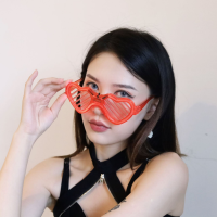 ราคา ส่งฟรี แว่นสงกรานต์ กันน้ำ แว่นเรืองแสง แว่่นปาร์ตี้ พร็อพ ปืนฉีดน้ำ กันน้ำ หน้าเรียว แว่นกันน (17967755849)