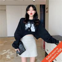 ราคา KSA เสื้อเอวลอยแขนยาวผู้หญิง oversize เสื้อผ้าวัยรุ่นแฟชั่น เสื้อครอปแขนยาว เสื้อยืดสตรีท โอเวอร์ไซส์เกาหลี สีขาว สีดำ (16427048917)
