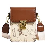 ราคา Lady Lava กระเป๋าเล็กแฟชั่นทรงสี่เหลี่ยมจัตุรัสบรอดแบนด์สะพายไหล่ของผู้หญิงพิมพ์ลายตัวอักษรแบบสะพายไหล่สำหรับผู้หญิงใหม่2023 (20727364976)