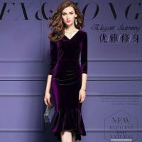 ราคา ชุดหางปลาเสื้อแขนยาวผ้ากำมะหยี่สีทองสำหรับผู้หญิงใส่ในฤดูใบไม้ร่วงและฤดูหนาวกระโปรงห่อทรงวีคออัดพลีทขนาดใหญ่มาใหม่ (20118159307)