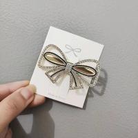 ราคา lovemango กิ๊บขนนกโลหะผสม Rhinestone กิ๊บสำหรับผู้ใหญ่ กิ๊บผ้า Mermaid Scissors Comb Feather Rhinestone alloy Side Hairpin Adult Top Clip Hairpin Headdress (16732394641)