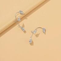 ราคา ต่างหูไรน์สโตนสำหรับผู้หญิง2ชิ้นต่างหูขนนกสไตล์หรูหราน้ำหนักเบาหูฟังแบบหนีบหูแบบ2023ต่างหูแฟชั่นแบบไม่เจาะรู (21170953282)