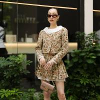 ราคา พร้อมส่ง ชุดเข้าเซท เสื้อครอปแขนยาวผ้าทอลายดอก ปกลูกไม้ กระโปรงผ้าทอจับจีบ งานป้ายvshop (18762954000)