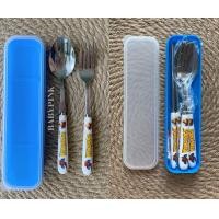 ราคา พร้อมส่ง ชุดช้อนส้อมตะเกียบ ลายการ์ตูน ช้อนส้อมพกพา ช้อนส้อมเด็ก กล่องใส่ช้อน น่ารัก คิตตี้ โดเรมอน Spoon fork Cutlery set (10495758803)