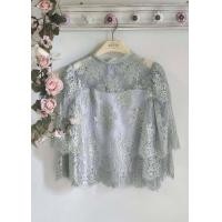 ราคา เสื้อลูกไม้แต่งไทย ธีมสีทอง ผ้าลูกไม้เนื้อบางเบา พริ้วสวย ลวดลายฉลุสไตล์ฝรั่งเศส ใส่ออกงานมงคล งานเลี้ยง งานแต่งงาน ใส่ไปวัดทำบุญ ใส่แต่งไทยเข้ากับผ้านุ่งได้ทุกสีทุกแบบ รับรองงามเด่นในทุกงานค่ะ ด้านหล