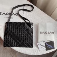 ราคา HOT โปรโมชั่นเวลา จำกัด 100 ของแท้ BAO BAO Issey Miyake Row Gloss bag กระเป๋าสะพายข้างทรงสามเหลี่ยมประกบขนาดเล็ก (19839939474)