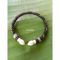 ราคา กำไลหางช้างถักลายกระดูกงู กำไลสามสี หัวบัวงา ของแท้100 (19251701133)