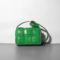 ราคา Bottega Veneta กระเป๋าถักออกแบบเฉพาะหนังกระเป๋าสะพายไหล่ 2023 กระเป๋าใส่มือถือมินิรุ่นใหม่กระเป๋าทรงสี่เหลี่ยมใบเล็ก (21036952467)