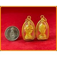 ราคา พร้อมส่ง จี้หลวงพ่อคูณ นั้งยองเลี่ยมกรอบทอง หวาย (14570936691)