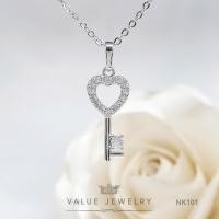 ราคา สร้อยคอพร้อมจี้ ประดับคริสตัลแท้ ลายกุญแจ หัวใจ Key Heart ขนาดกลาง เครื่องประดับ สร้อย NK101 ValueJewelry (1345222231)