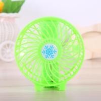 ราคา ZEUS พัดลมพกพา พัดลมมือถือ มีไฟ LED พกพาสะดวก พร้อมถ่านชาร์จ (14066277959)