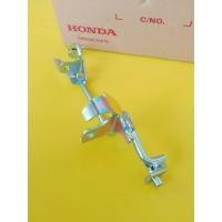 ราคา ขายึดบังลมแท้HONDA Super cubปี2018 2020 รุ่นเบาะ2ตอนอะไหล่แท้ศูนย์HONDA 64311 K76 T60 1ชิ้น (20490601365)