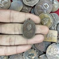 ราคา จี้พระ เหรียญ หลวงพ่ออุปัชฌาย์ เพลิน รุ่นเเรก วัดหนองไม้เหลือง จ เพชรบุรี ปี2495 พระเครื่อง ยอดนิยม (20541577447)