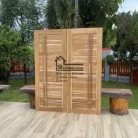 ราคา ประตูไม้สักบานคู่ทรงโมเดิร์นมีเส้นคาด จัดส่งฟรี รหัส H21 (11000102031)