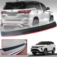 ราคา กันรอยท้าย ชายบันไดหลัง รุ่น โตโยต้า ฟอร์จูนเนอร์ TOYOTA FORTUNER ปี 2020 2021 สีดำด้าน แต่งขีดแดง โลโก้ดำ 1 ชิ้น (11277322121)