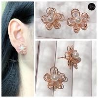 ราคา NEW ต่างหูเพชร CZ เพชรดอกไม้ประดับเกสรมุก ก้านเงินแท้ (20044427055)