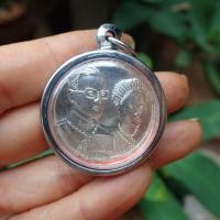 ราคา ลดทั้งร้าน จี้เหรียญในหลวงพระราชินีเหรียญที่ระลึก60ปีราชาภิเษกสมรส28เมษายน2553กรอบสแตนเลส (19180055747)