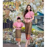 ราคา ชุดไทย เสื้อลูกไม้ ผ้าถุงสำเร็จ Mae Yhing Long ผ้าไทยขลิบทอง ชุดไทยแม่ลูก ชุดครอบครัว ชุดไทยประยุกต์ ชุดไทยลูกไม้ (18218274825)