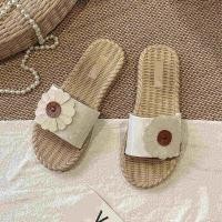 ราคา พร้อมส่งFlip flops Hermes slippers Womens Sandals รองเท้า รองเท้าใส่ในบ้าน พื้นนุ่มฟู รองเท้าผู้หญิง สวมใส่สบายลายดอกไม้ สีขาว สีน้ำตาล (19479816470)