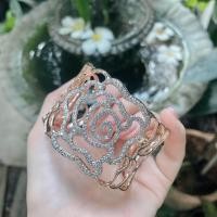 ราคา Titapa jewelryกำไลเพชรหน้ากว้างโรสโกล์ดลายกุหลาบโมเดิร์นแบบเก๋เพชรสวยมากใส่เต็มข้อมือมาใหม่เพชรขาวสวยน้ำใสวิ้งๆคัดทุกเม็ดน้ำลึกเหลี่ยมH Aสวยเล่นไฟระยิบระยับงานปราณีตละเอียดตัวเรือนมีน้ำหนักแข็งแรงใส่ไ