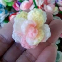 ราคา ดอกกุหลาบจิ๋วสีเหลือบแบบติดใบ ดอกกุหลาบไหมพรม ขนาด 3 5 ซม (18704149518)