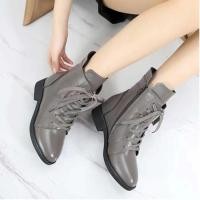 ราคา ส้นแบนหนังแท้ใหม่ Sepatu BOOT Pendek ส้นแบนผูกเชือกความยาวปานกลางรองเท้าบูทบริทิชมาร์ตินรองเท้าบูทพื้นรองเท้านุ่ม2023 (21155001279)