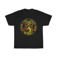 ราคา ขายดี เสื้อยืด พิมพ์ลายโลโก้ Cobra Kai Karate Kid No Mercy Slogan สีดํา สําหรับผู้ชายS 5XL (17326427560)
