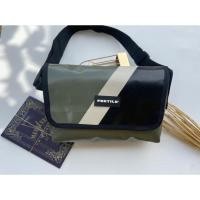 ราคา กระเป๋าผ้าใบสะพายข้างแบรนด์ FERTILE ผ้าใบกันน้ำ พร้อมส่ง (19856753213)