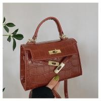 ราคา ins กระเป๋าสะพายขนาดเล็กสำหรับผู้หญิง 2023 ใหม่ Kylie กระเป๋ามินิกระเป๋าถือสีแดงกระเป๋าสะพายไหล่ข้างหนึ่งสำหรับผู้หญิง (19865404084)