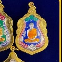 ราคา พร้อมส่ง เหรียญกระไหล่เงินลงยา หลวงพ่อรวย วัดตะโก จ อยธยา รุ่น รวยทันใจ ปี 2558 พร้อมเลี่ยมกรอบทองไมครอนกันน้ำ (18181688435)