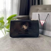 ราคา กระเป๋า Guess Open Road Crossbody bag กระเป๋าสะพายข้างรุ่นใหม่ สะพายได้ทั้งสายคู่และสายเดี่ยวในสไตล์ครอสบอดี (11566795328)