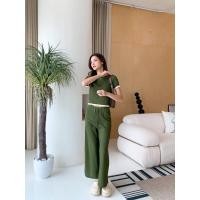 ราคา เซ็ทไหมพรมเสื้อแขนสั้นตัดขอบมาพร้อมกางเกงขายาว (19998267565)