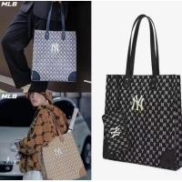 ราคา MLB NYคุณภาพสูงกระเป๋าโท้ตคลาสสิกสำหรับผู้ชายและผู้หญิง กระเป๋าถือสำหรับช้อปปิ้งและเดินทาง กระเป๋าสะพายสำหรับเล่นกีฬาและพักผ่อนสำหรับคู่รัก (20400995013)