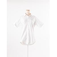 ราคา uniqlo เสื้อเชิ้ตแขนสั้นสีขาว ผ้าหนาอยู่ทรง มีรอยจุดจางๆ ป้ายแบรนด์ระบุไซส์ M Preloved (20614503154)